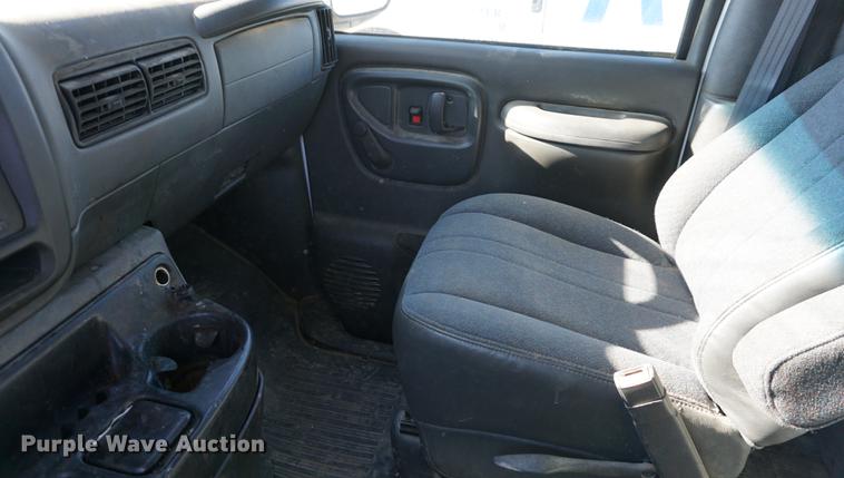 image for item DA1426 2002 Chevrolet Express 3500 Extended van