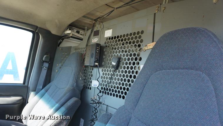 image for item DA1426 2002 Chevrolet Express 3500 Extended van
