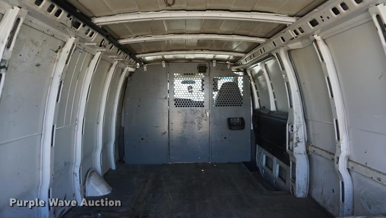 image for item DA1426 2002 Chevrolet Express 3500 Extended van