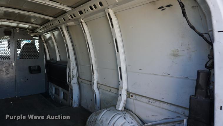 image for item DA1426 2002 Chevrolet Express 3500 Extended van