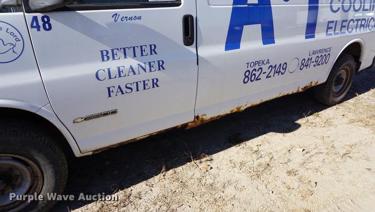 image for item DA1426 2002 Chevrolet Express 3500 Extended van