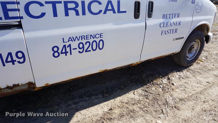 image for item DA1426 2002 Chevrolet Express 3500 Extended van