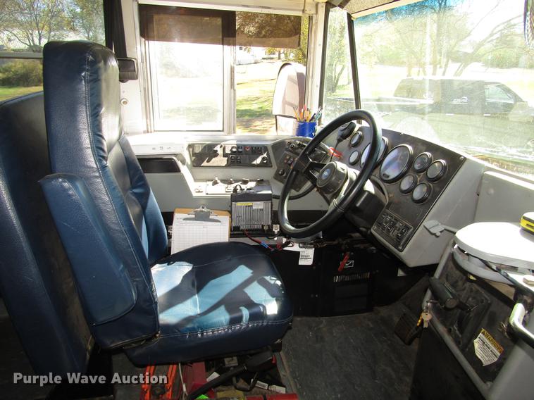 image for item DA3208 2005 Blue Bird Vision CV 6000S school bus