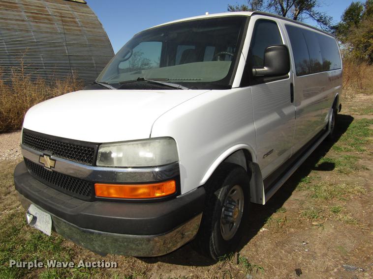 image for item DA3210 2004 Chevrolet Express 3500 Extended van