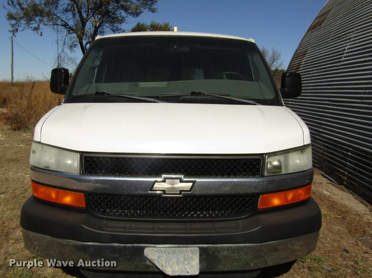 image for item DA3210 2004 Chevrolet Express 3500 Extended van