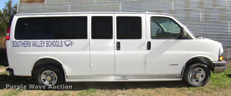 image for item DA3210 2004 Chevrolet Express 3500 Extended van