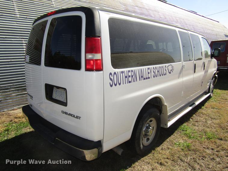 image for item DA3210 2004 Chevrolet Express 3500 Extended van