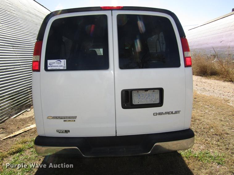 image for item DA3210 2004 Chevrolet Express 3500 Extended van