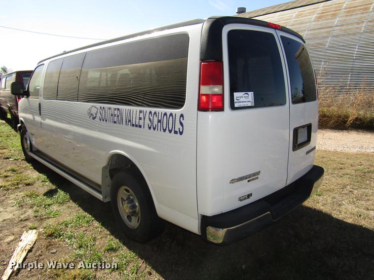 image for item DA3210 2004 Chevrolet Express 3500 Extended van
