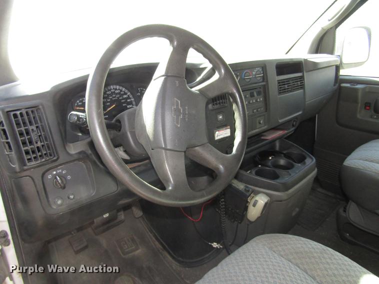 image for item DA3210 2004 Chevrolet Express 3500 Extended van