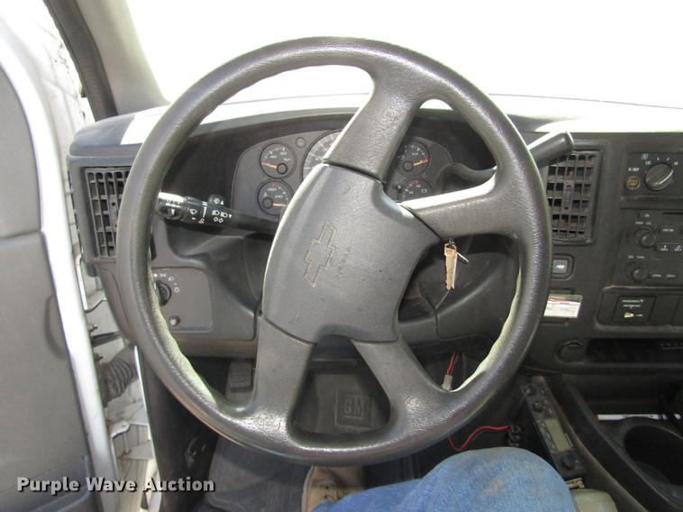 image for item DA3210 2004 Chevrolet Express 3500 Extended van