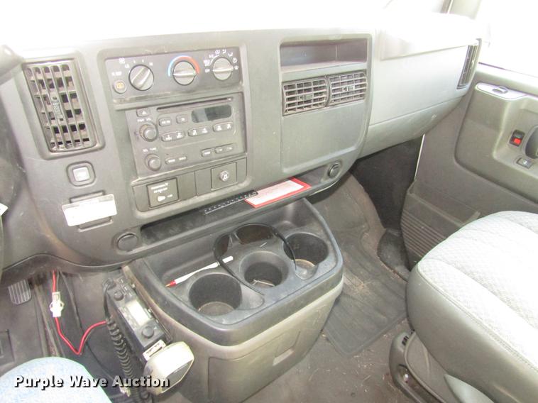image for item DA3210 2004 Chevrolet Express 3500 Extended van