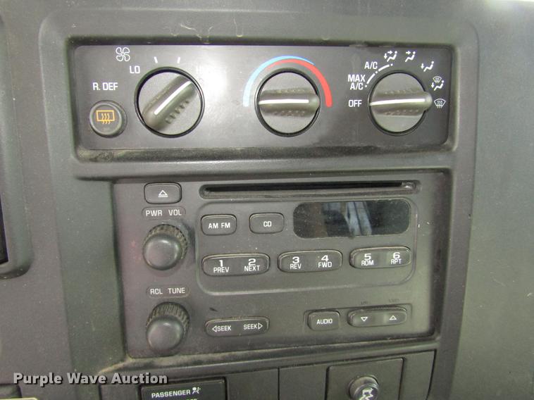 image for item DA3210 2004 Chevrolet Express 3500 Extended van