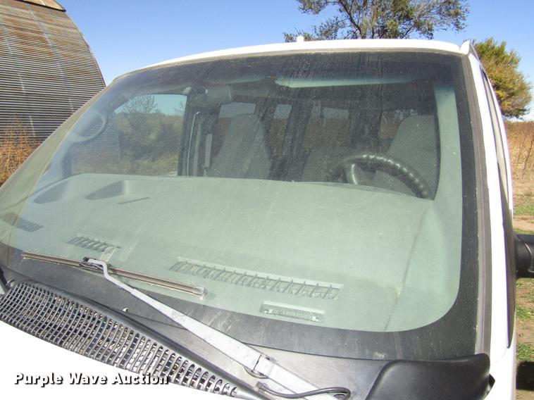 image for item DA3210 2004 Chevrolet Express 3500 Extended van