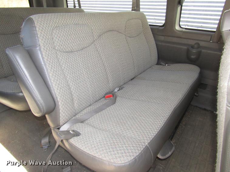 image for item DA3210 2004 Chevrolet Express 3500 Extended van