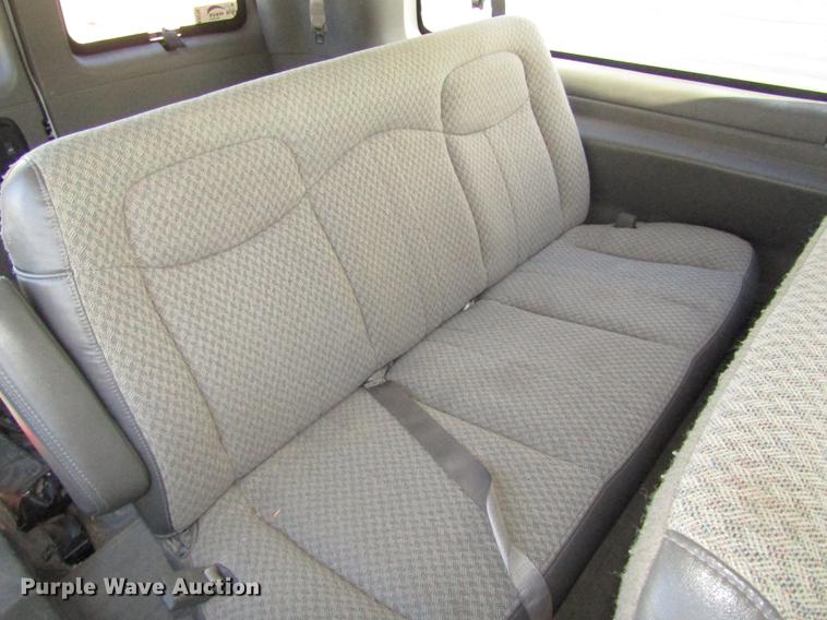 image for item DA3210 2004 Chevrolet Express 3500 Extended van