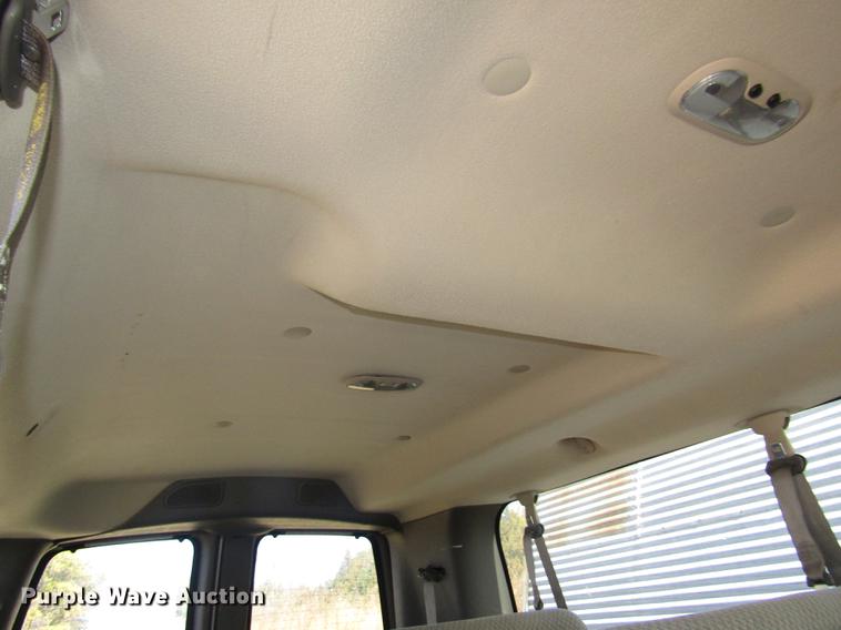 image for item DA3210 2004 Chevrolet Express 3500 Extended van