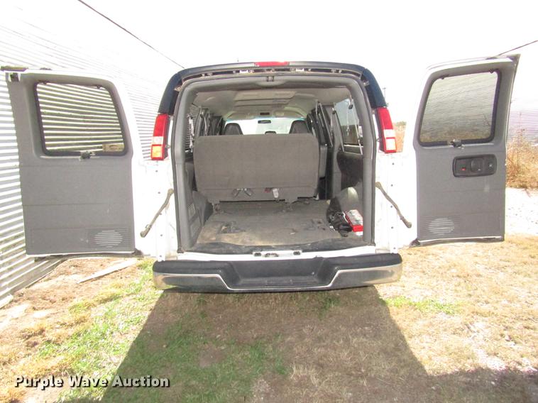 image for item DA3210 2004 Chevrolet Express 3500 Extended van