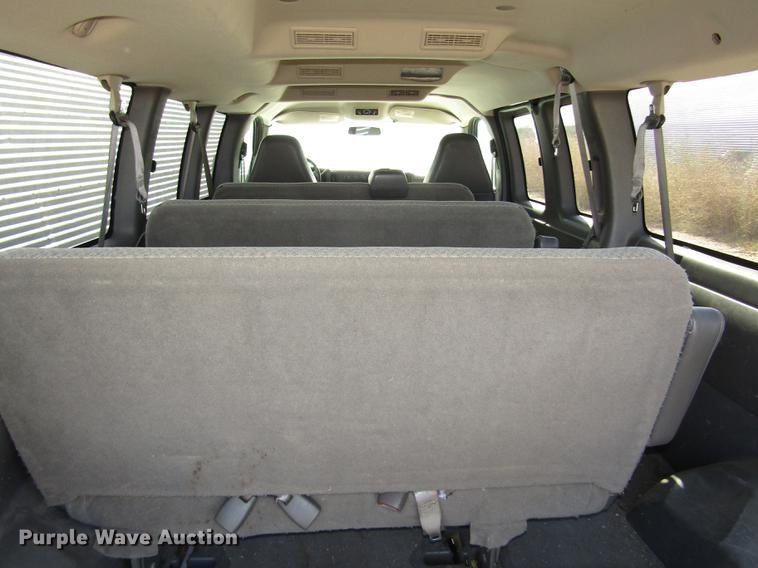 image for item DA3210 2004 Chevrolet Express 3500 Extended van