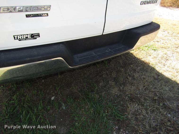 image for item DA3210 2004 Chevrolet Express 3500 Extended van
