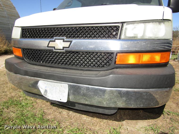 image for item DA3210 2004 Chevrolet Express 3500 Extended van