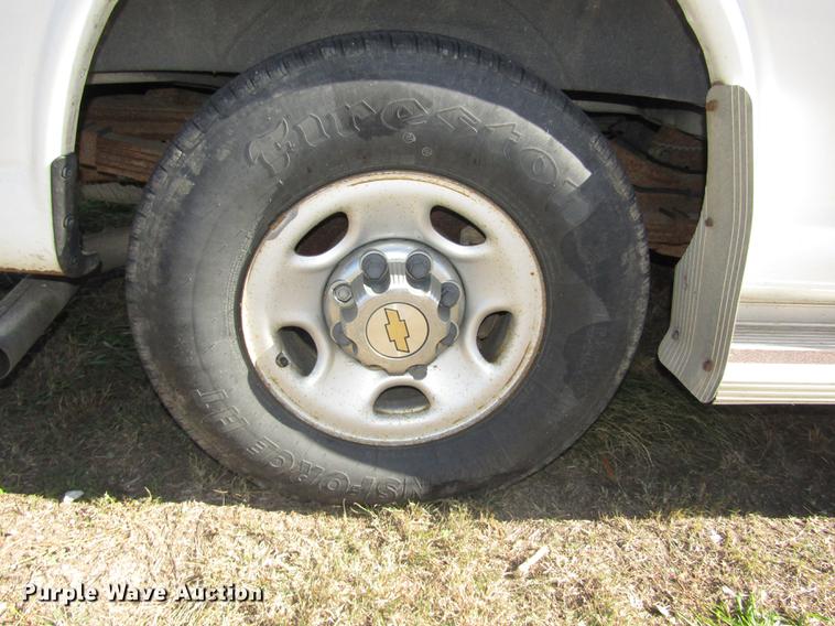 image for item DA3210 2004 Chevrolet Express 3500 Extended van