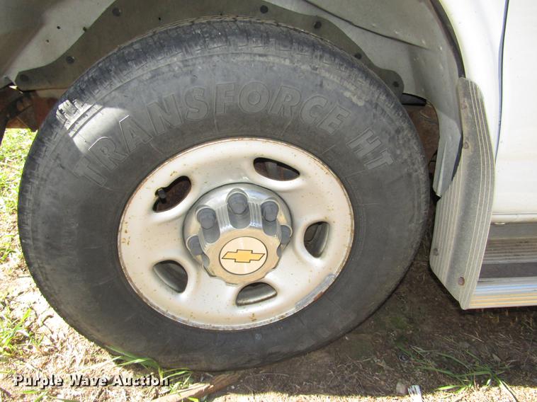 image for item DA3210 2004 Chevrolet Express 3500 Extended van