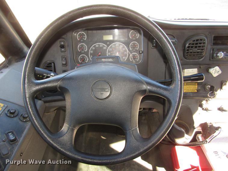 image for item DA3211 2008 Freightliner Thomas Saf-T-Liner school bus