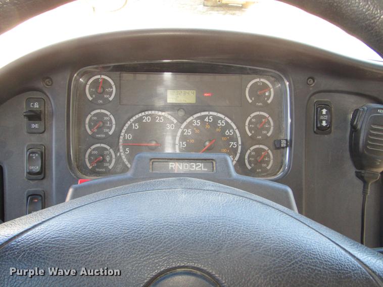 image for item DA3211 2008 Freightliner Thomas Saf-T-Liner school bus