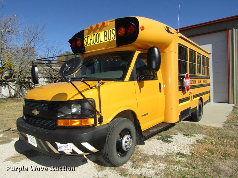 image for item DA3212 2007 Chevrolet Express G3500 Blue Bird school bus