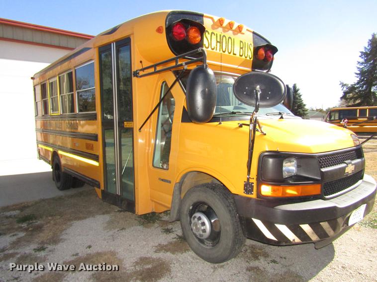 image for item DA3212 2007 Chevrolet Express G3500 Blue Bird school bus