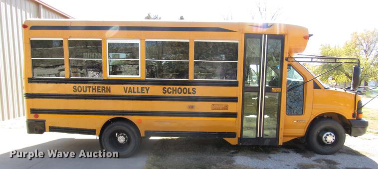 image for item DA3212 2007 Chevrolet Express G3500 Blue Bird school bus