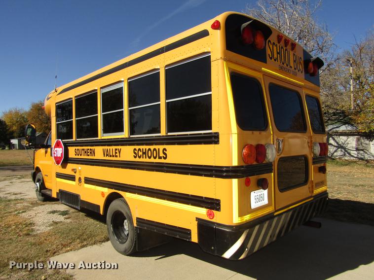 image for item DA3212 2007 Chevrolet Express G3500 Blue Bird school bus