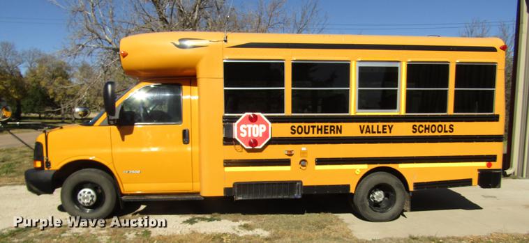 image for item DA3212 2007 Chevrolet Express G3500 Blue Bird school bus