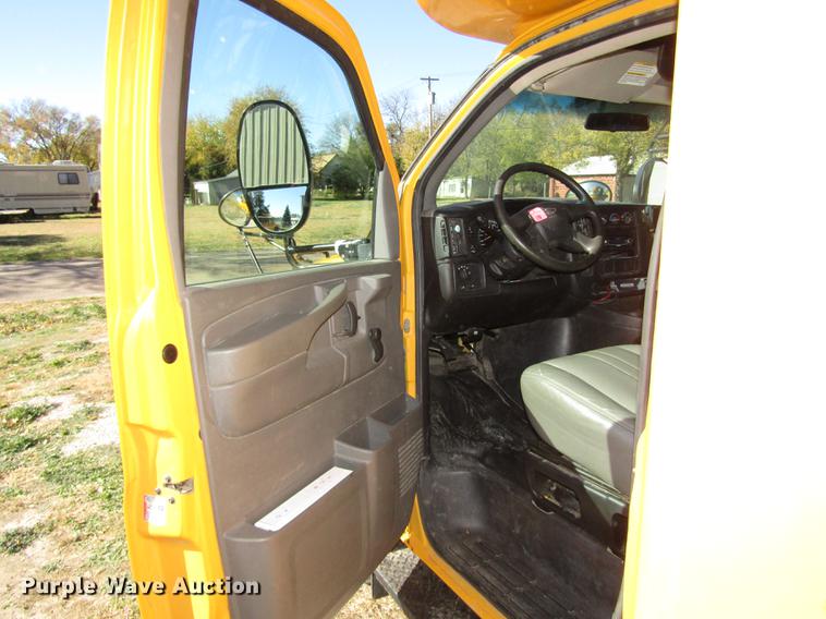 image for item DA3212 2007 Chevrolet Express G3500 Blue Bird school bus