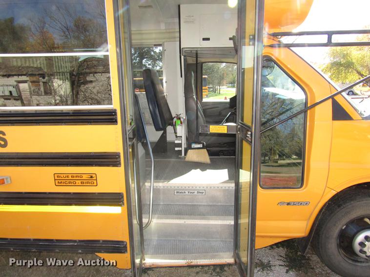 image for item DA3212 2007 Chevrolet Express G3500 Blue Bird school bus