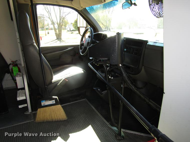 image for item DA3212 2007 Chevrolet Express G3500 Blue Bird school bus