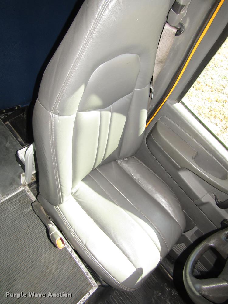 image for item DA3212 2007 Chevrolet Express G3500 Blue Bird school bus