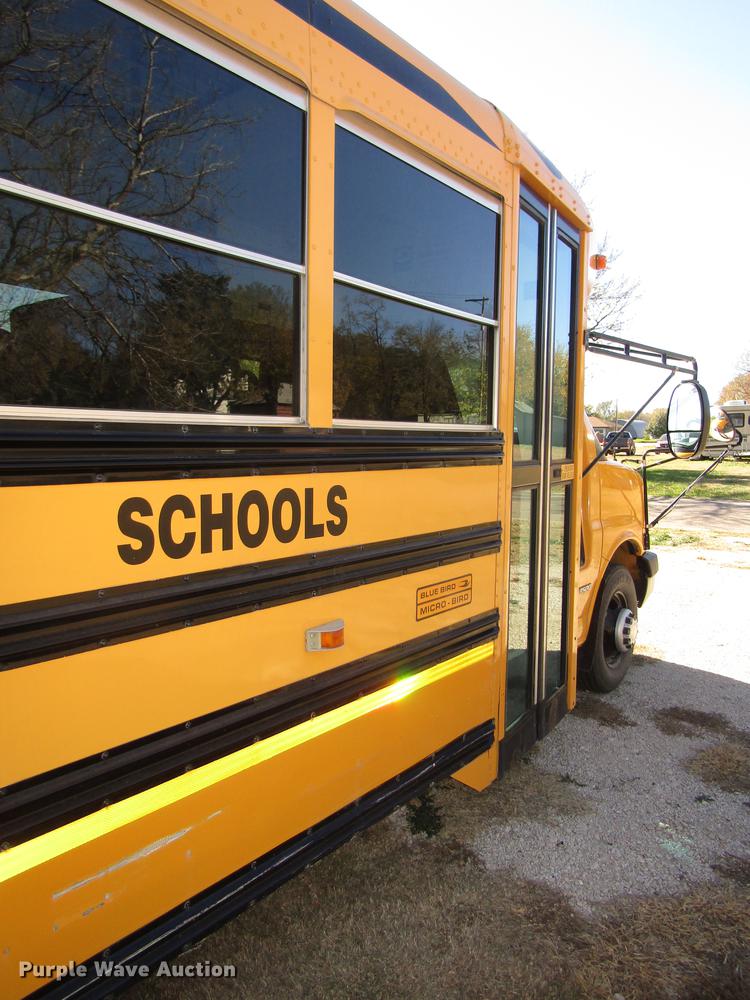 image for item DA3212 2007 Chevrolet Express G3500 Blue Bird school bus