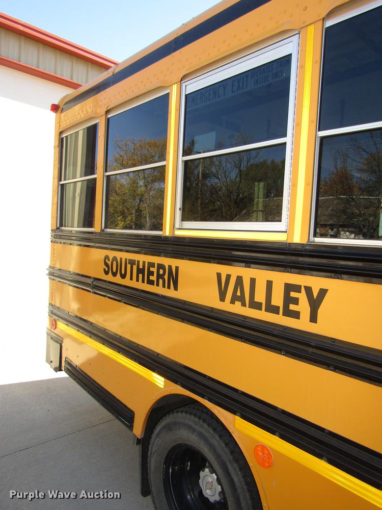 image for item DA3212 2007 Chevrolet Express G3500 Blue Bird school bus