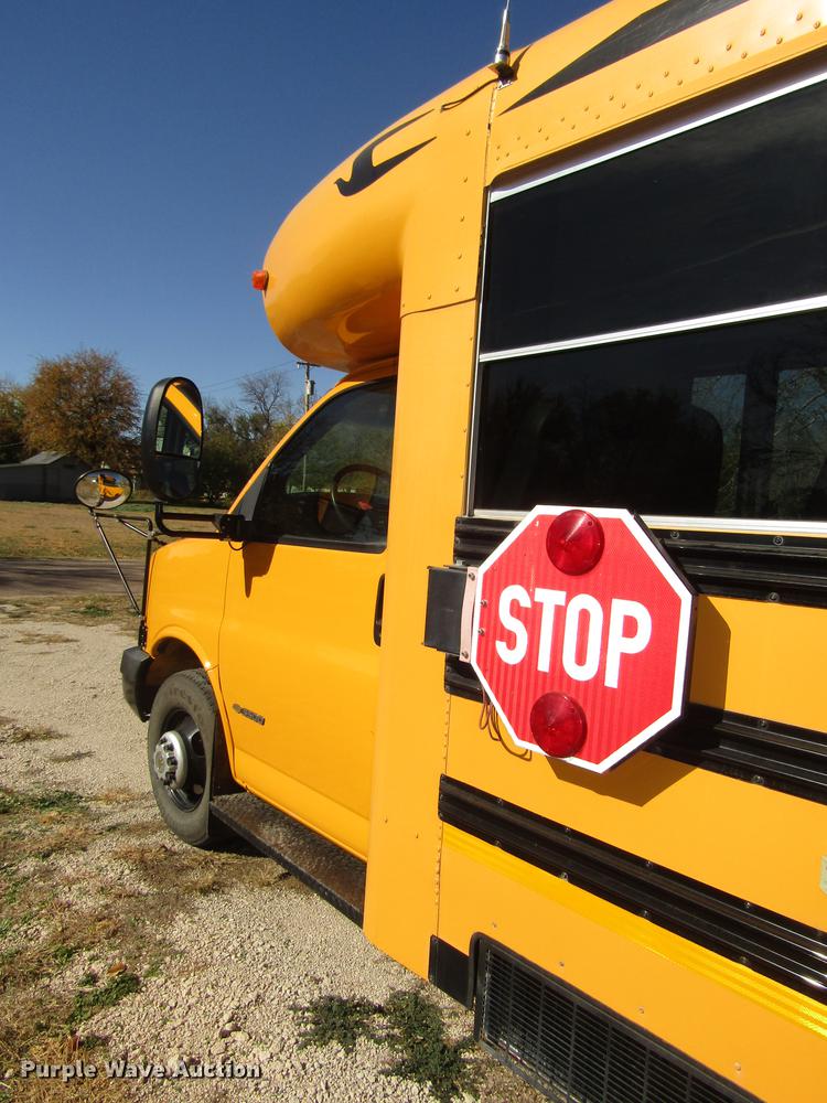 image for item DA3212 2007 Chevrolet Express G3500 Blue Bird school bus