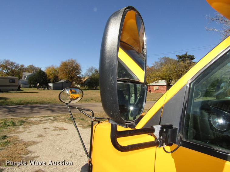 image for item DA3212 2007 Chevrolet Express G3500 Blue Bird school bus