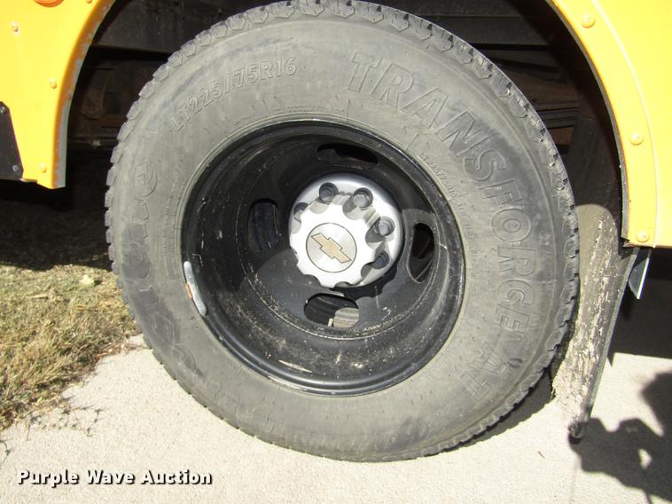 image for item DA3212 2007 Chevrolet Express G3500 Blue Bird school bus