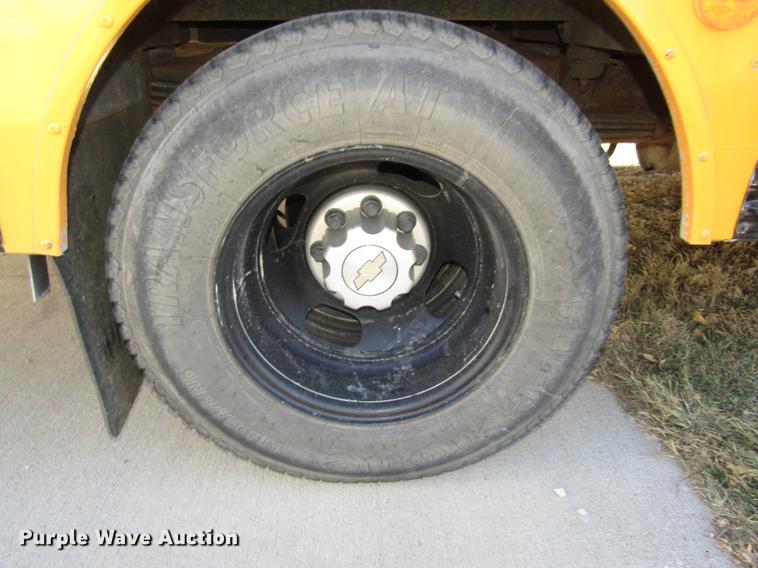 image for item DA3212 2007 Chevrolet Express G3500 Blue Bird school bus