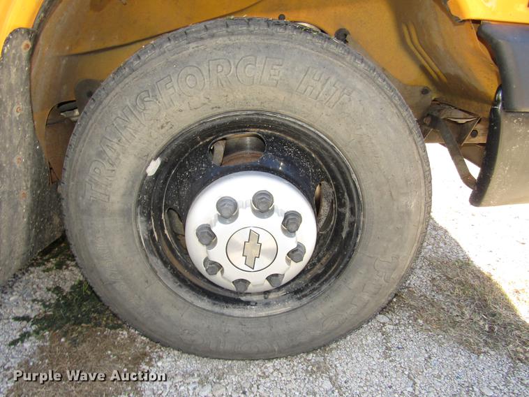 image for item DA3212 2007 Chevrolet Express G3500 Blue Bird school bus