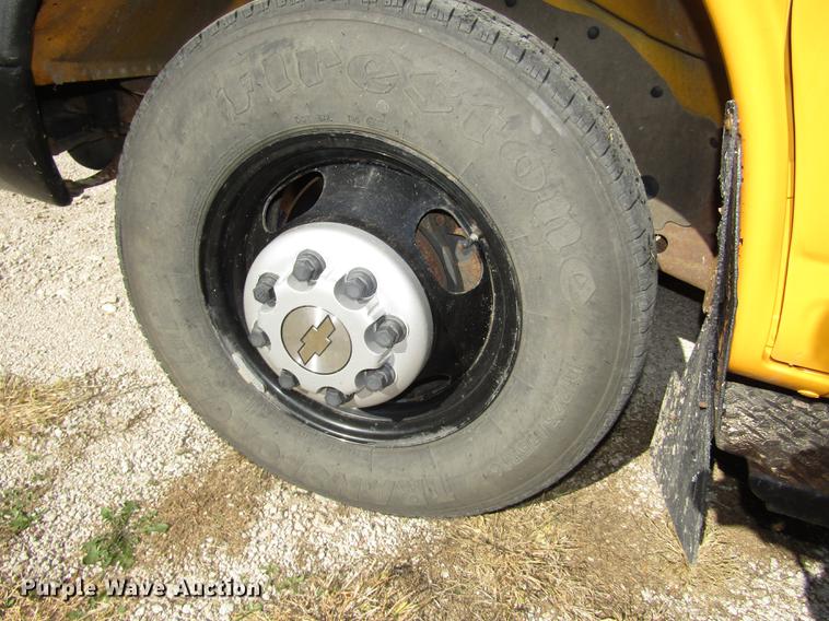 image for item DA3212 2007 Chevrolet Express G3500 Blue Bird school bus