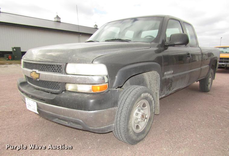 image for item DA3217 2001 Chevrolet Silverado 2500HD Ext. Cab pickup truck