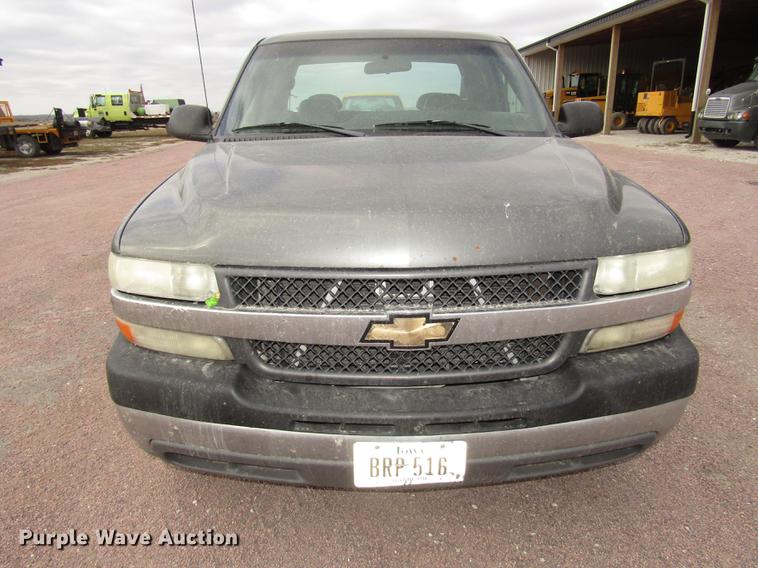 image for item DA3217 2001 Chevrolet Silverado 2500HD Ext. Cab pickup truck
