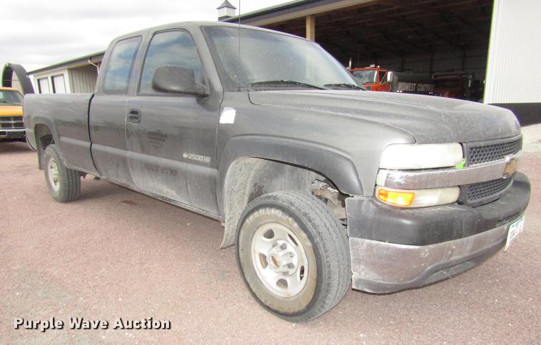 image for item DA3217 2001 Chevrolet Silverado 2500HD Ext. Cab pickup truck