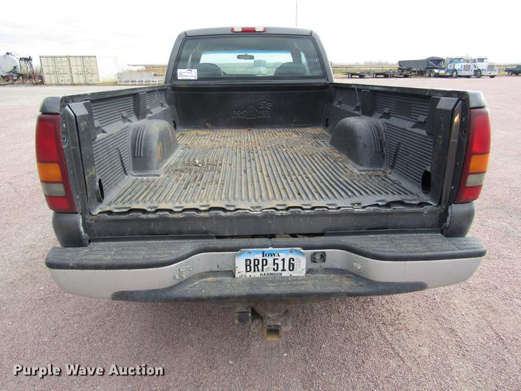 image for item DA3217 2001 Chevrolet Silverado 2500HD Ext. Cab pickup truck